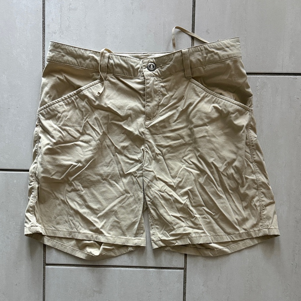 Patagonia Women’s Beige Cargo Shorts